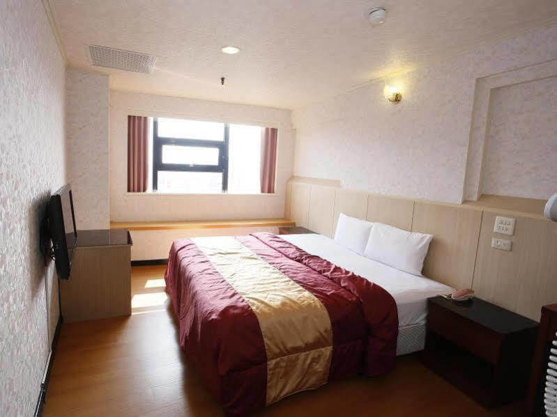 Lan Yin Tie Dao Hotel Тайнань Екстер'єр фото
